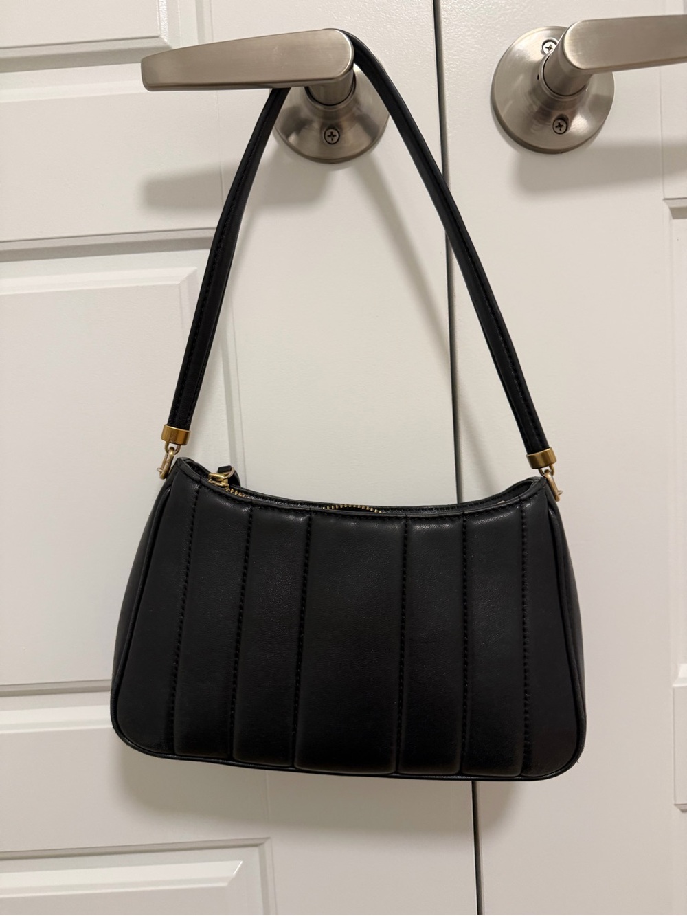 Tory Burch Black Quilted Logo Shoulder Bag with Gold Hardware - Picture 2 of 7